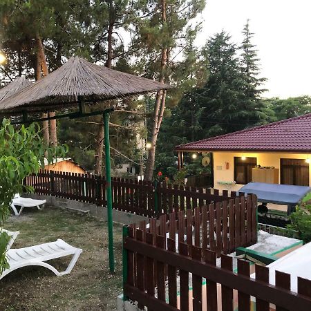 Cafe-Hotel Assir Pizunda Exterior photo